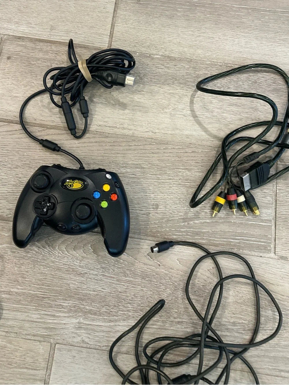 VTG XBOX Original Lot - 3 Controllers (2 OEM & 1 Mad Catz) + Memory Card/Cables